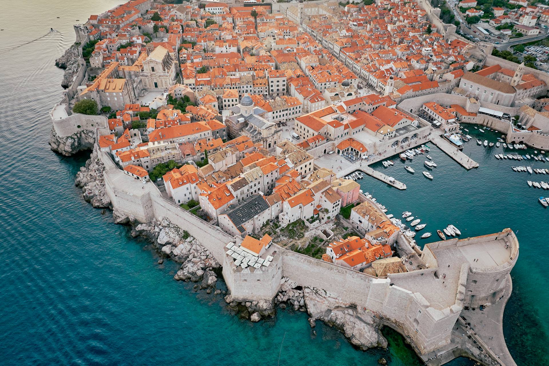 https://staging.luxevillascollection.com/storage/u-7/2023/12/07/dubrovnik-1701956129.jpg